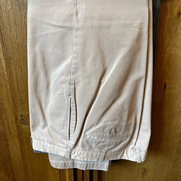 J. Crew. 4 pairs of chinos - Picture 5 of 7